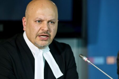 Karim Khan, procureur de la Cour pénale internationale, est accusé d’abus sexuels et d’avoir voulu faire taire la victime présumée